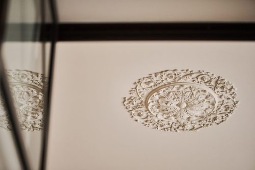 detail-staff-ornement-plafond-lyon